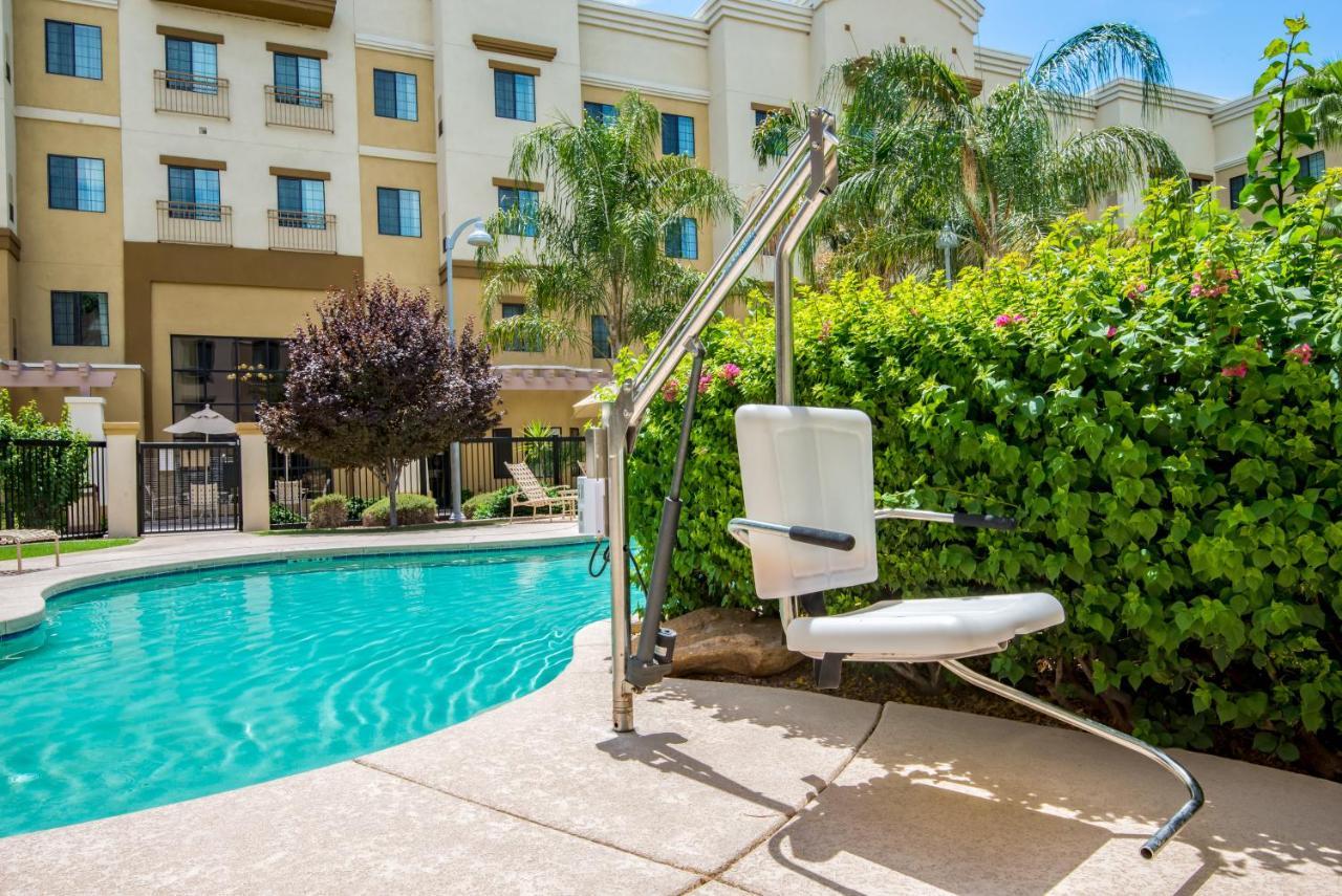 Holiday Inn Express & Suites Phoenix Glendale Dist By Ihg Exteriör bild