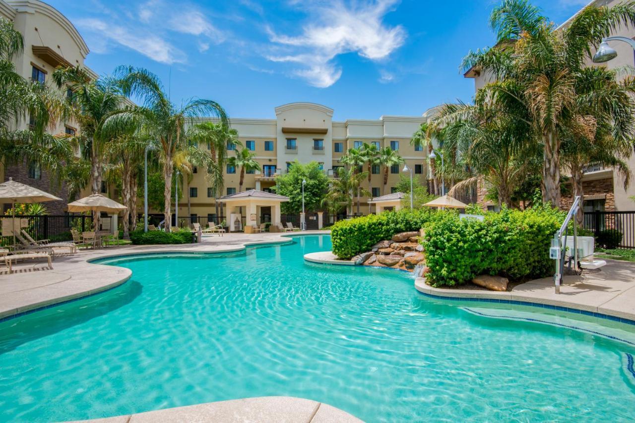 Holiday Inn Express & Suites Phoenix Glendale Dist By Ihg Exteriör bild
