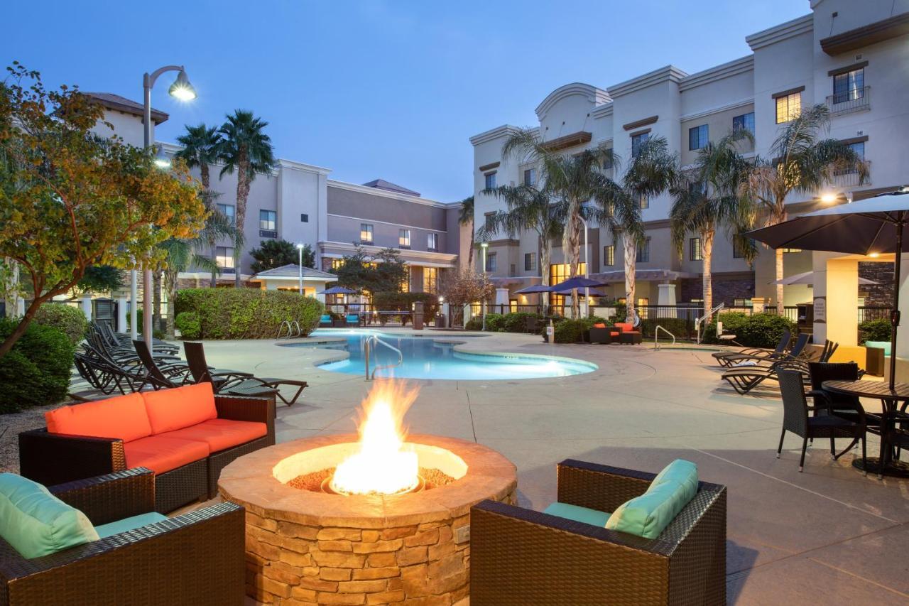Holiday Inn Express & Suites Phoenix Glendale Dist By Ihg Exteriör bild