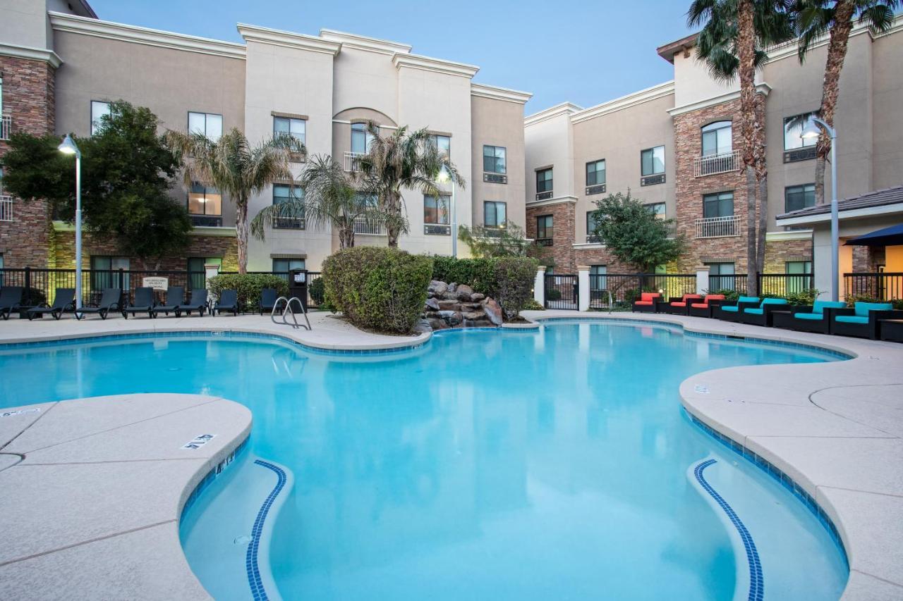 Holiday Inn Express & Suites Phoenix Glendale Dist By Ihg Exteriör bild