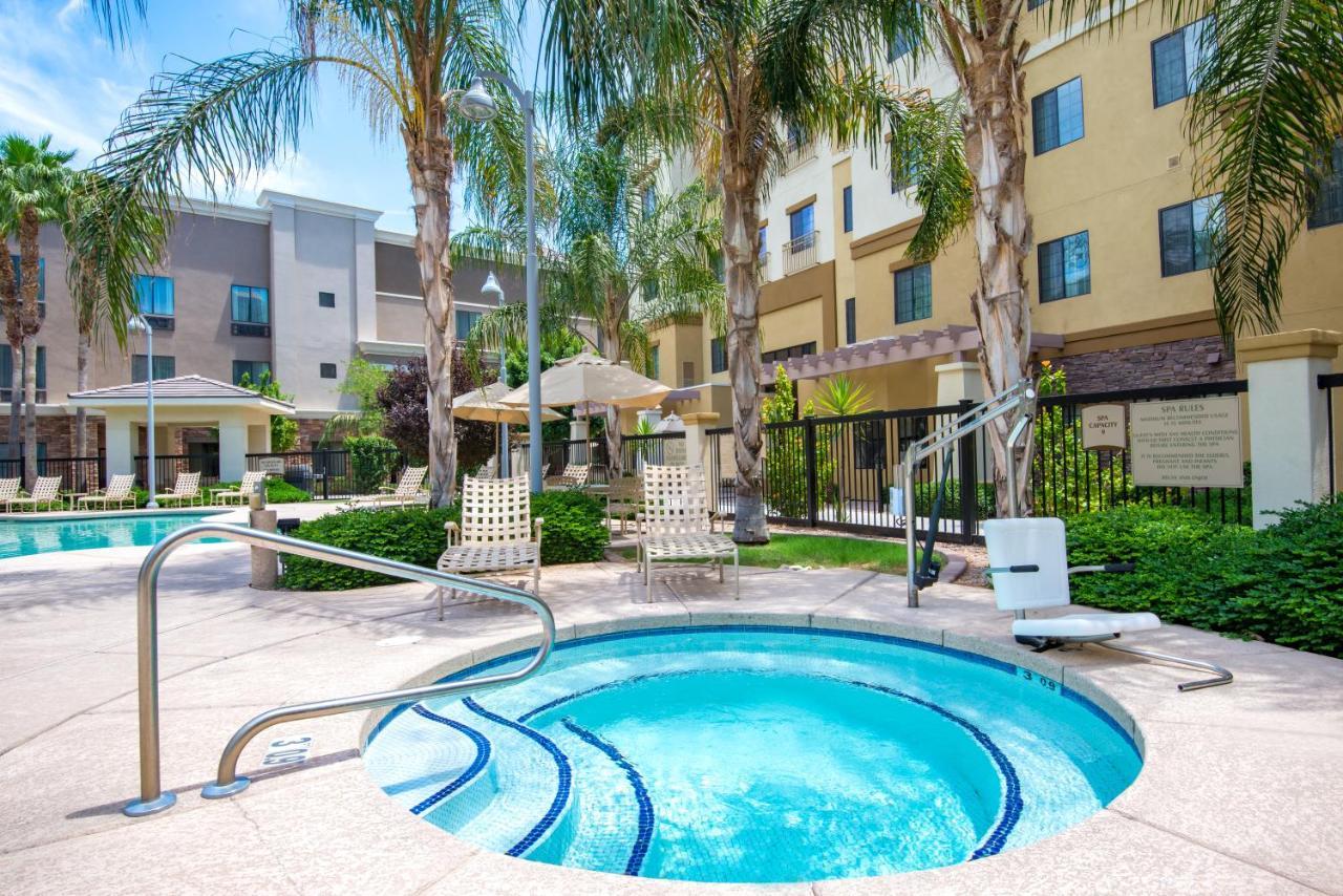 Holiday Inn Express & Suites Phoenix Glendale Dist By Ihg Exteriör bild