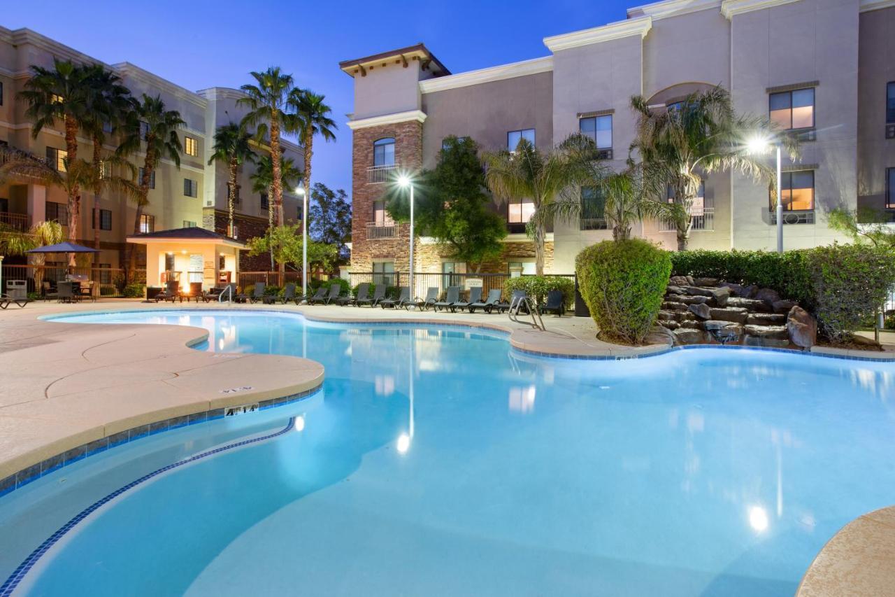 Holiday Inn Express & Suites Phoenix Glendale Dist By Ihg Exteriör bild