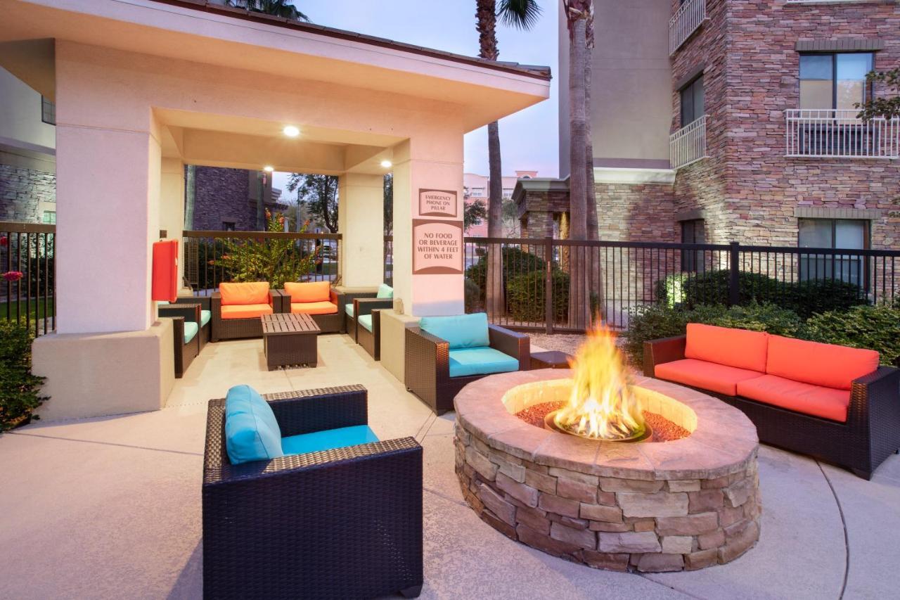 Holiday Inn Express & Suites Phoenix Glendale Dist By Ihg Exteriör bild
